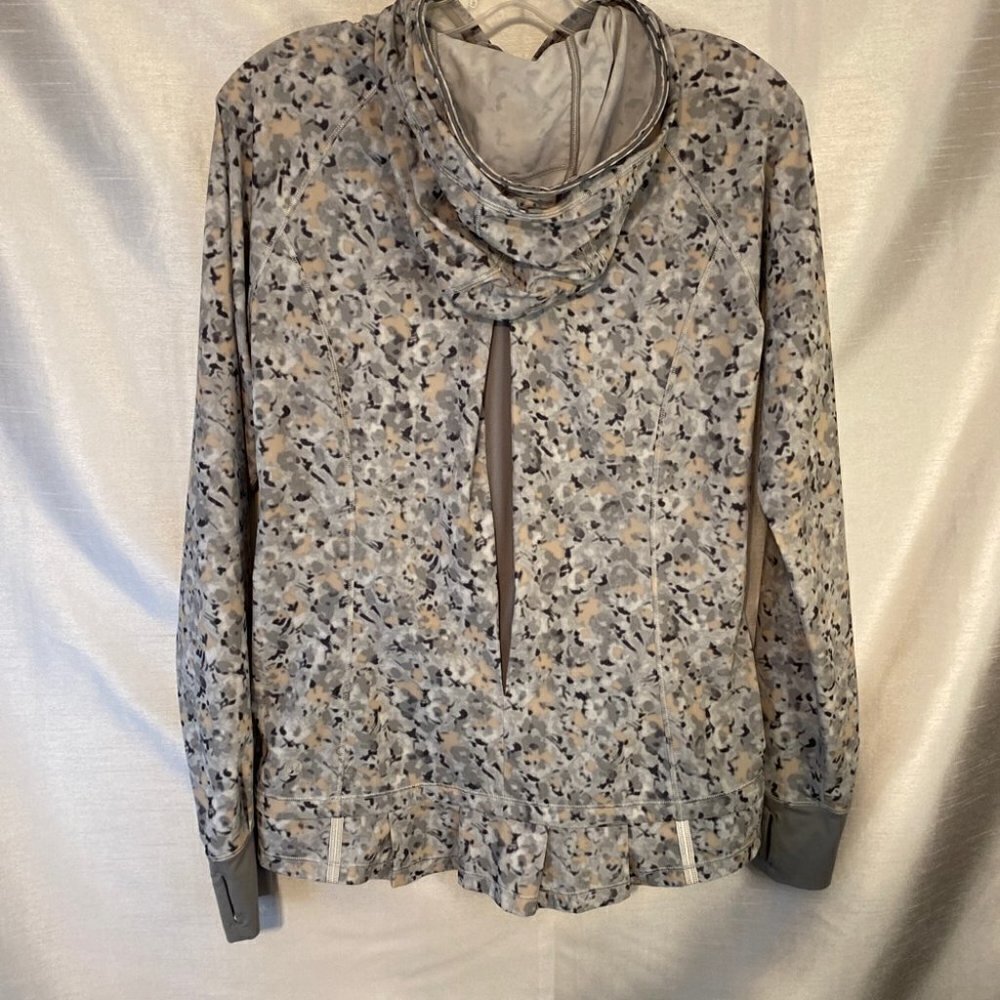 Lululemon Gather Me Slightly Ladies 6 Grey Floral - Picture 15 of 16